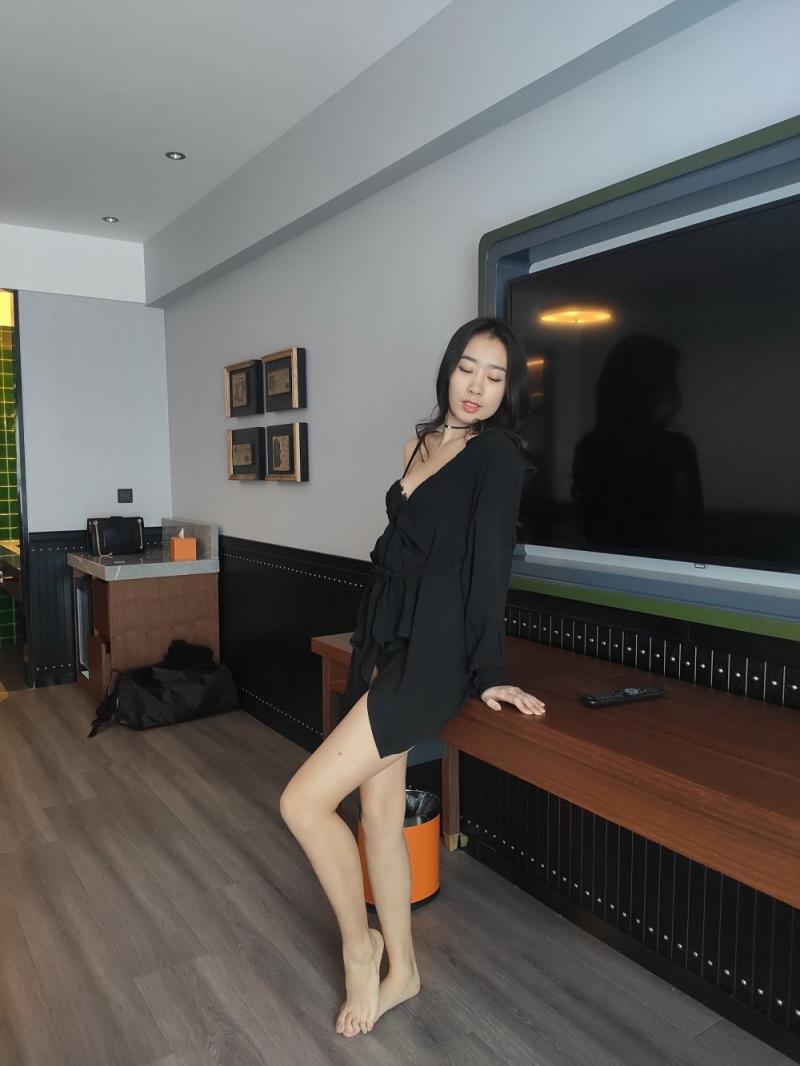 黑色系極品少婦