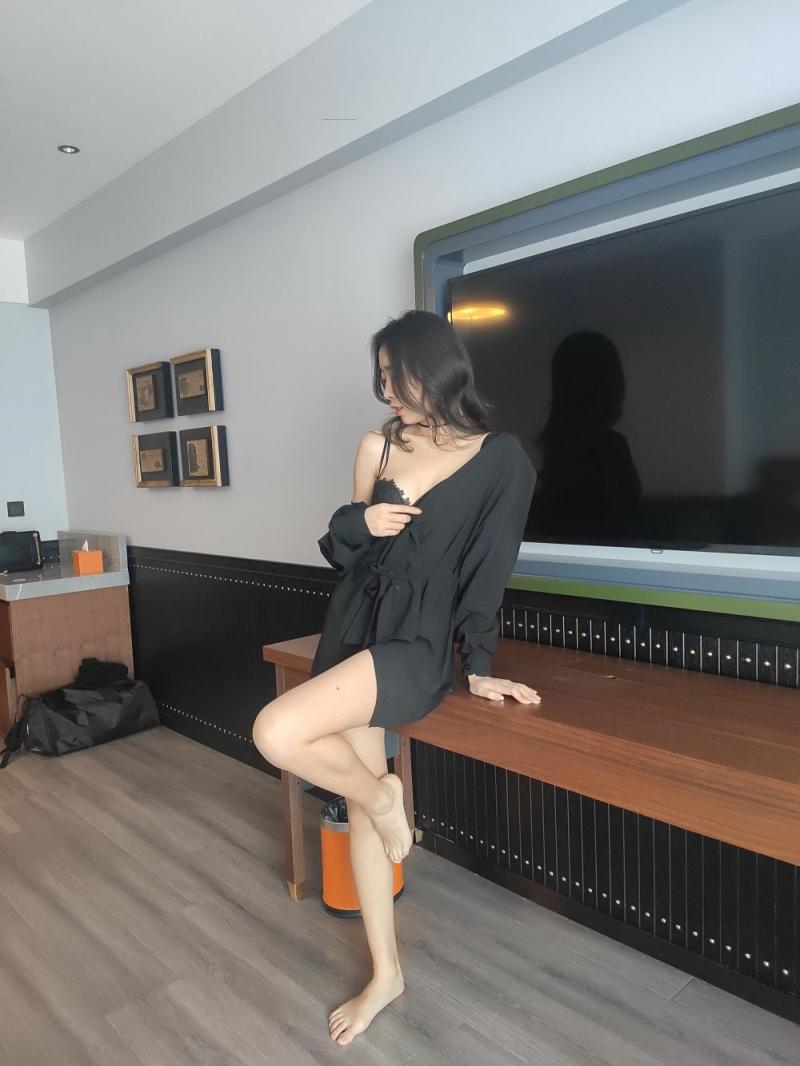黑色系極品少婦