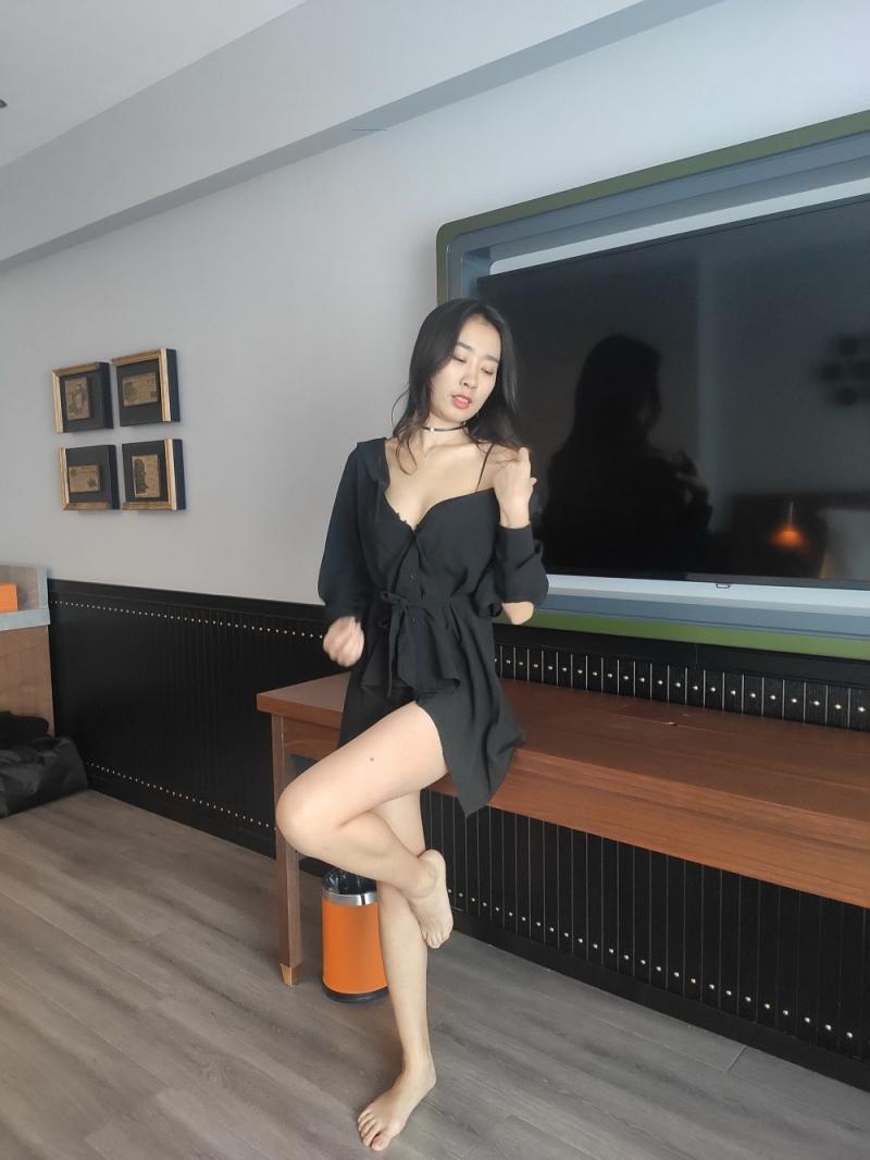 黑色系極品少婦