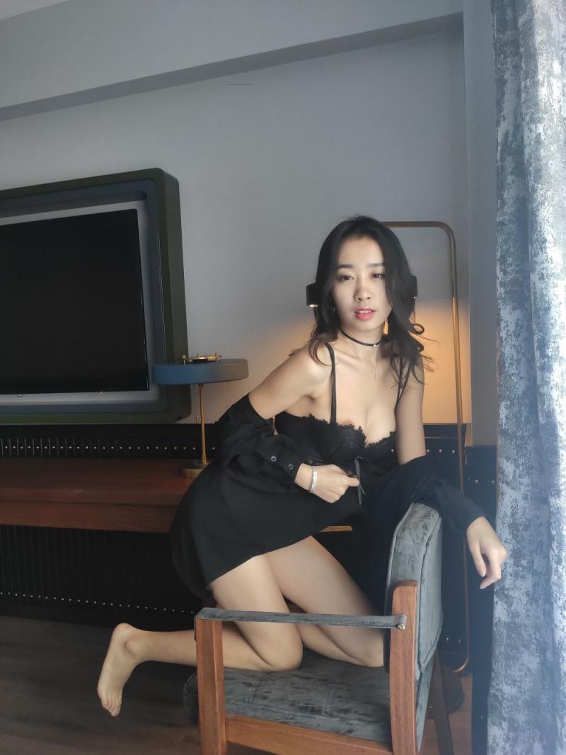 黑色系極品少婦