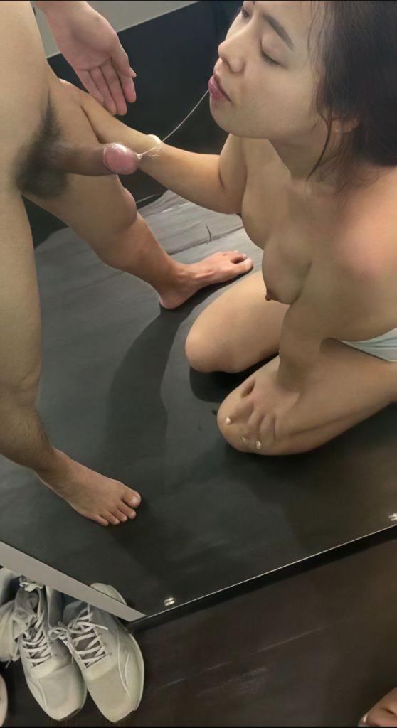 [小母狗]大學(xué)生 - 年輕的身體就是好