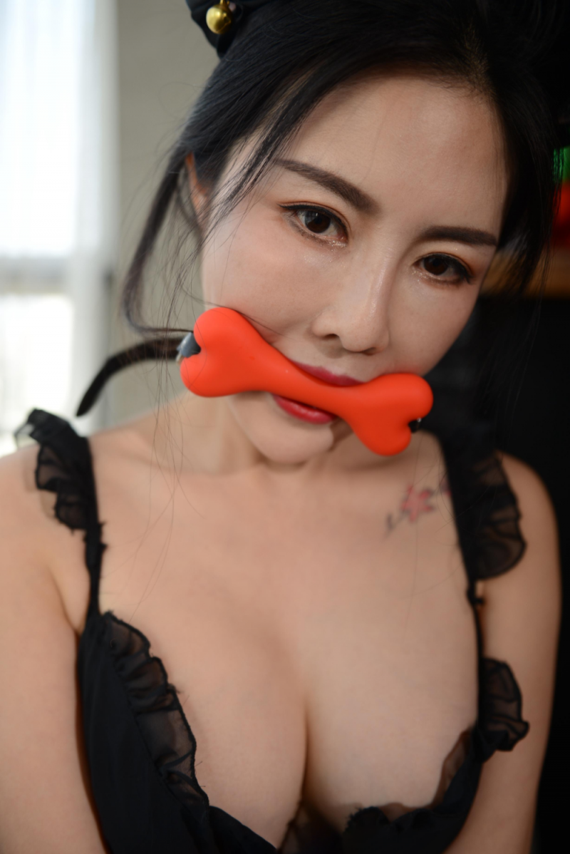 嫩白美乳小母狗真是動人